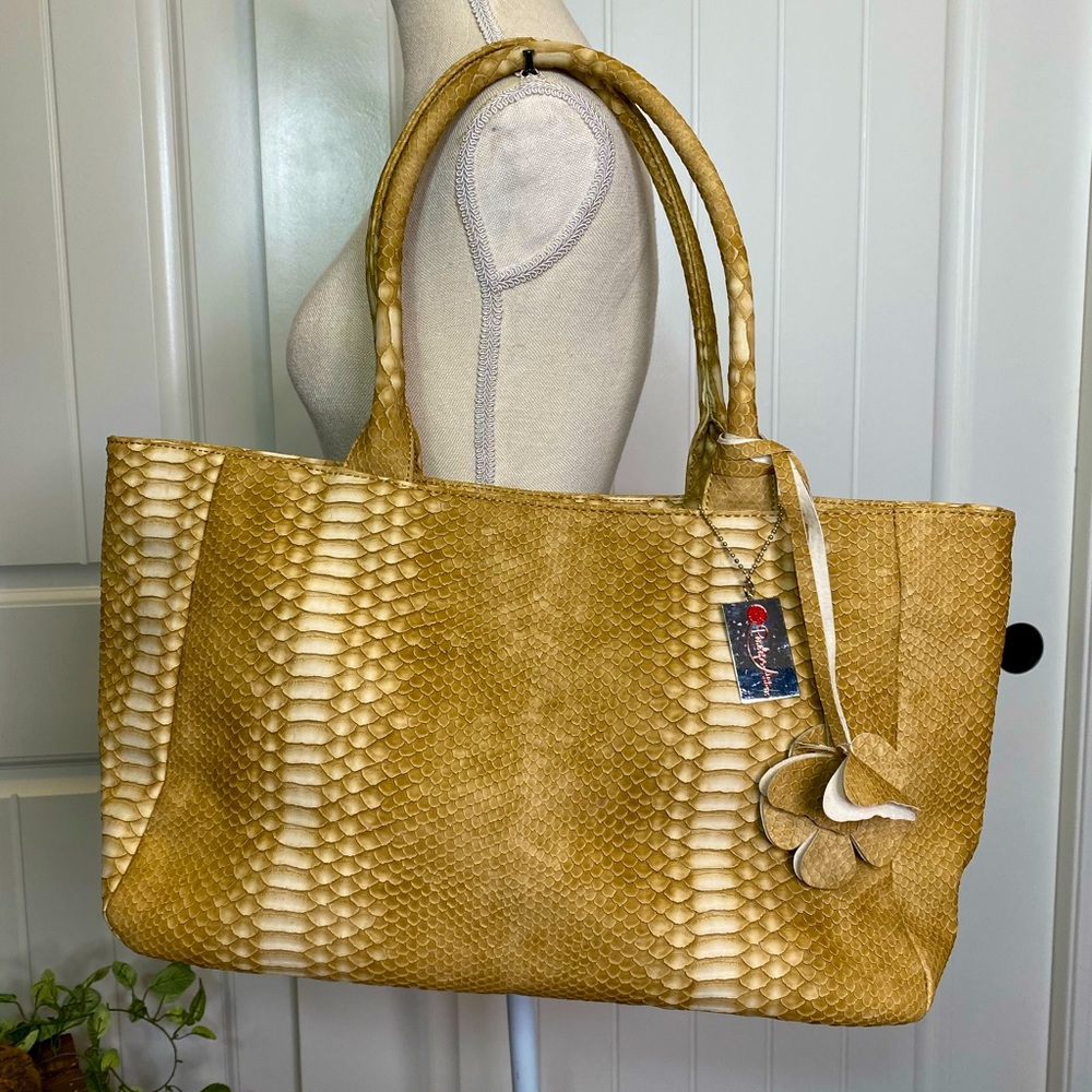 New!  Cute Oversized Faux Snakeskin Textured Tote